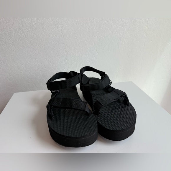 Teva Flatform Universal Sandal Black W6 - Picture 5 of 8